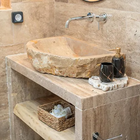 Irena Stone Kefalonia * Lourdata (Kefalonia)